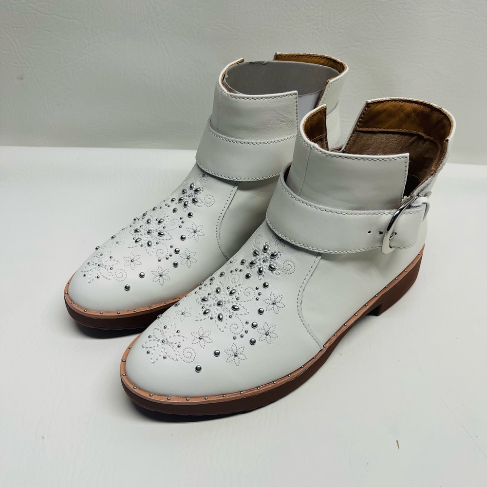 FITFLOP ATHENA FLOWER STUD ANKLE BOOTS URBAN WHITE SIZE 7 NWOT - Picture 2 of 8